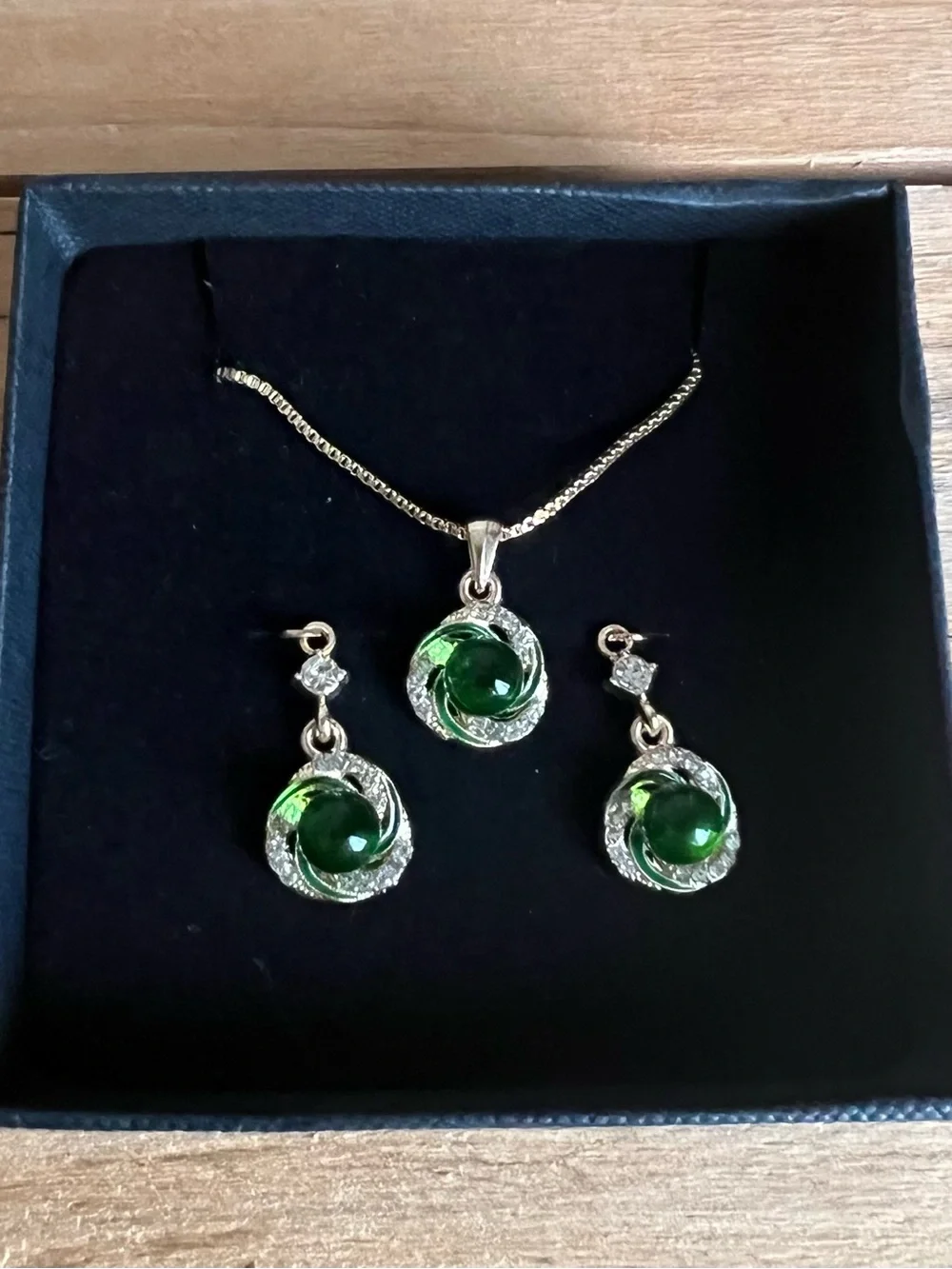 Gold-Tone Green Stone Center Pendant Necklace & Earrings Set-NWOT